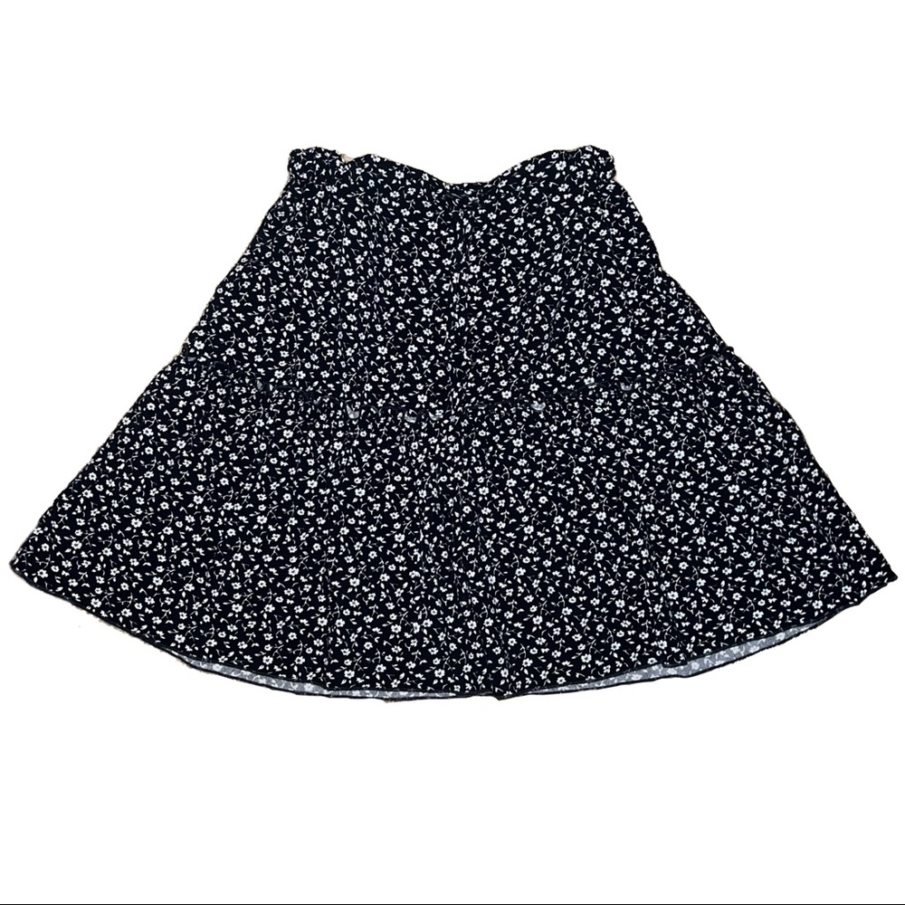 ADORABLE brandy melville skirt !